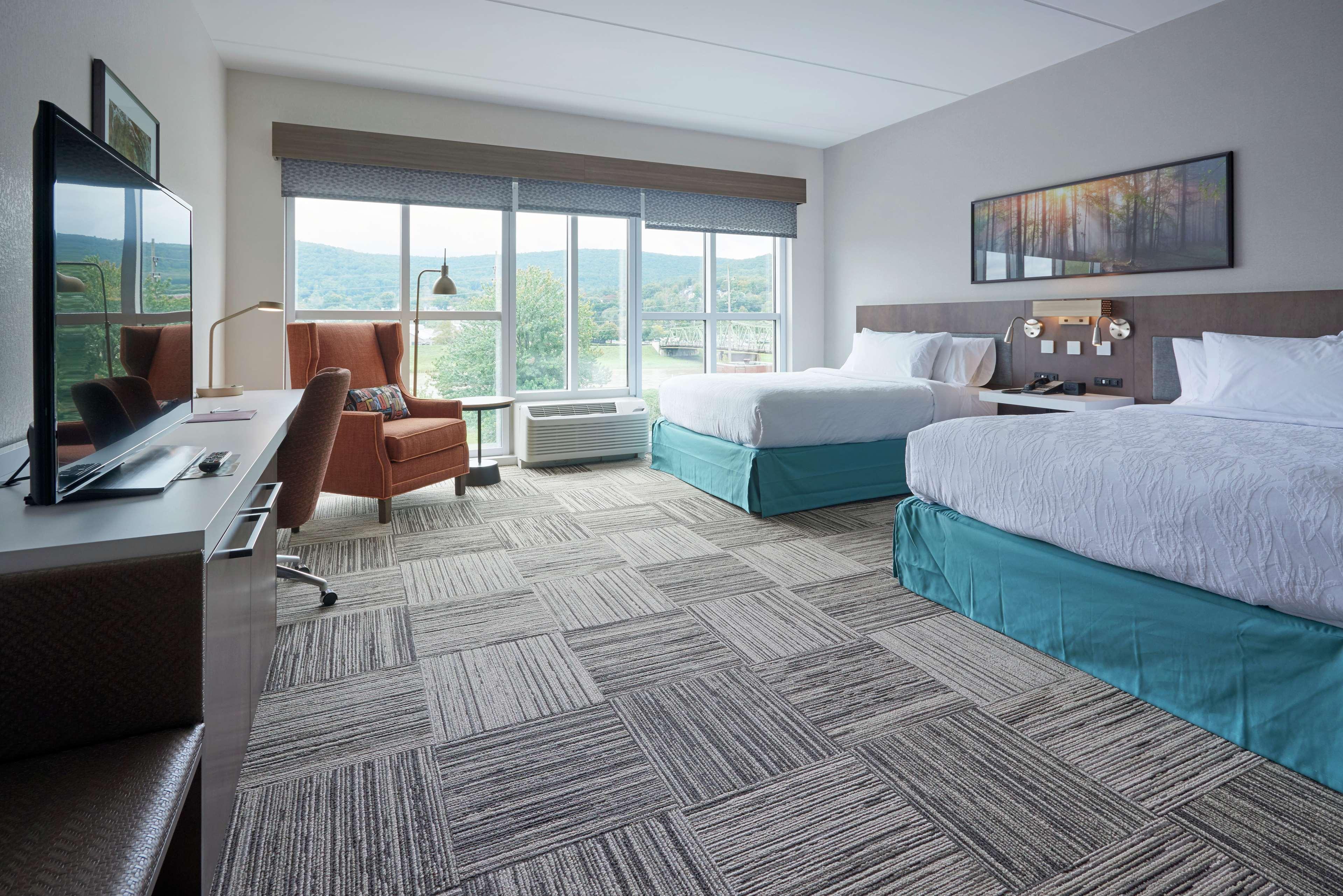 Hilton Garden Inn Corning Downtown Exteriör bild